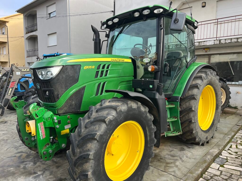 John Deere 6105R — fotografia 1
