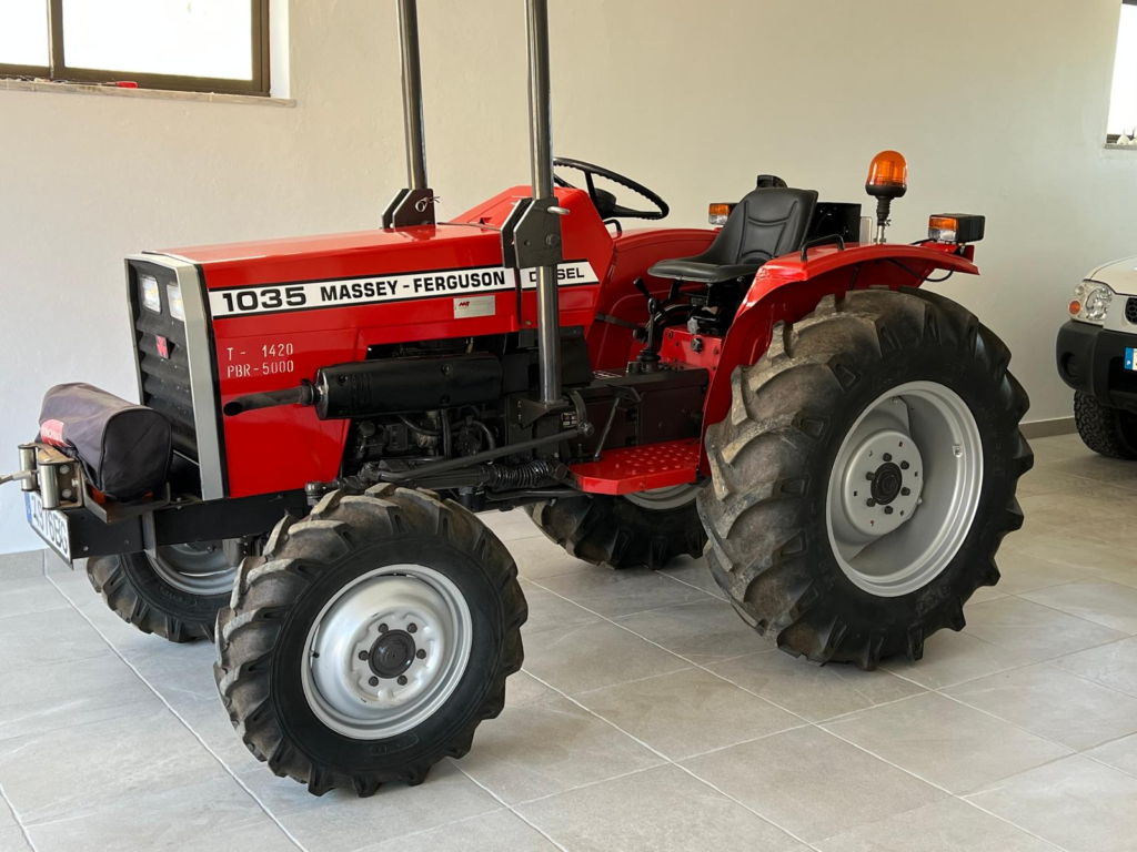 Massey Ferguson 1035 — fotografia 1